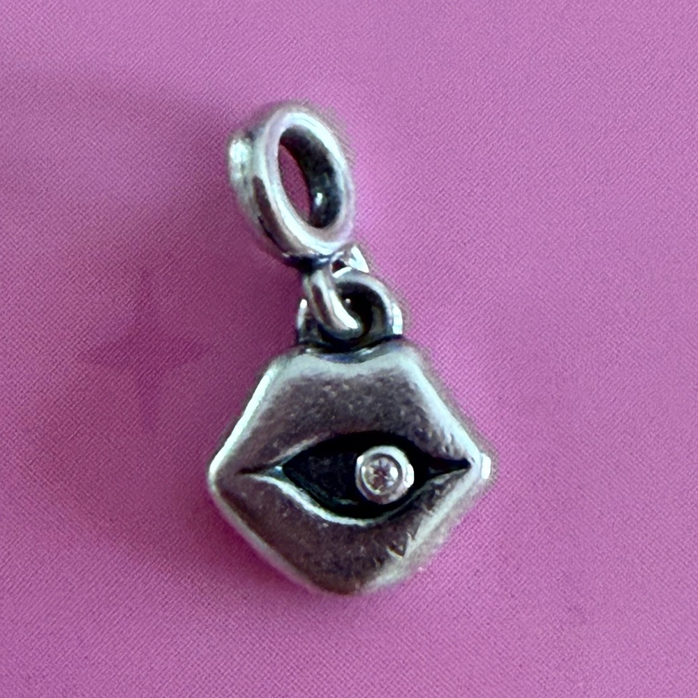 Pandora Me lips💋 charm
